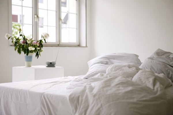 Нельзя застилать постель сразу после пробуждения — и вот почему