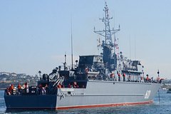 В бухте Севастополя приостановили движение паромов после атаки беспилотников