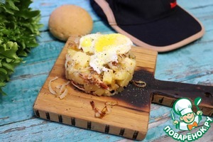 Картофельный салат с яйцом пашот