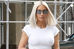 Ким Кардашьян дала отпор критикующим ее стиль после развода с Уэстом фанатам