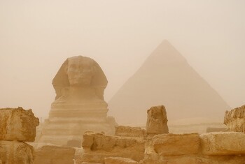 В Египте туристов призвали не фотографироваться обнаженными у пирамид