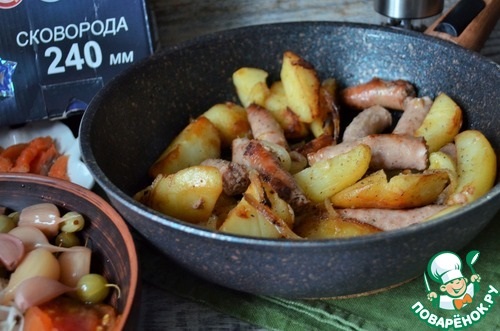 Жареный картофель с колбасками